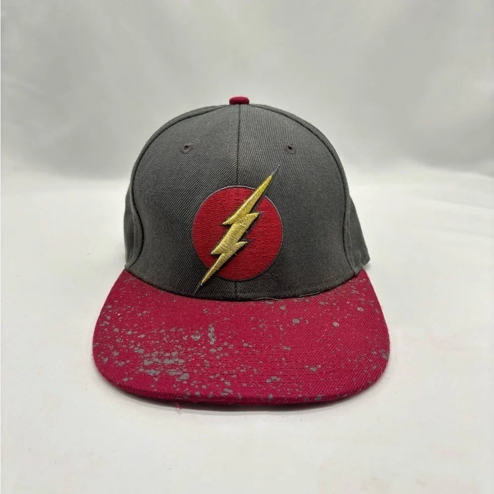 Flash DC Comics‎ hat gray and red color